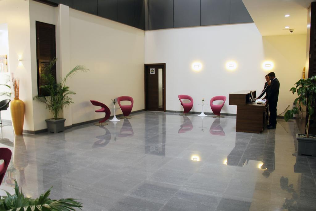 Hotel The Sky Court Aurangabad  Zewnętrze zdjęcie