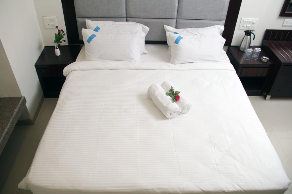 Hotel The Sky Court Aurangabad  Pokój zdjęcie