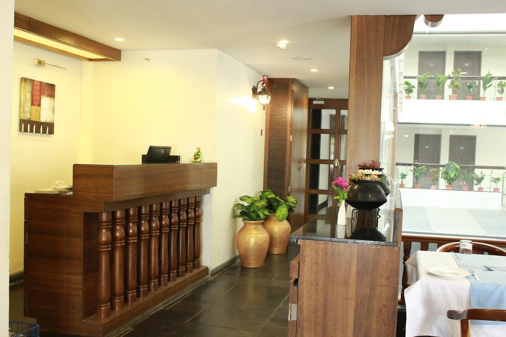 Hotel The Sky Court Aurangabad  Zewnętrze zdjęcie