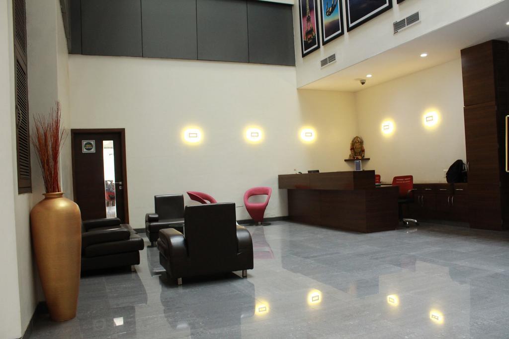 Hotel The Sky Court Aurangabad  Zewnętrze zdjęcie