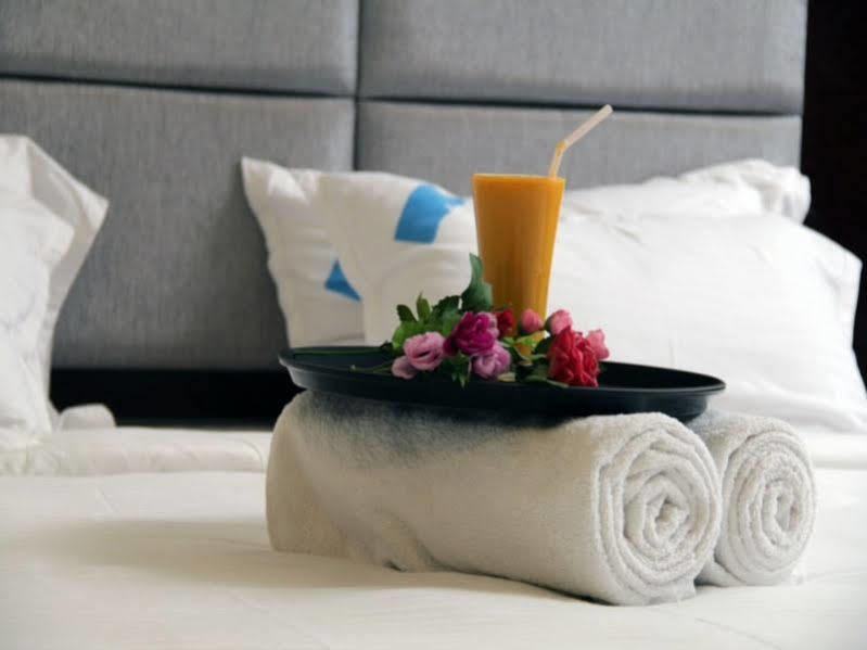 Hotel The Sky Court Aurangabad  Zewnętrze zdjęcie